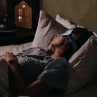 Логотип 7 приложений на телефон, которые помогут наладить сон